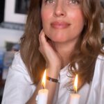 Noa Tishby Instagram – Today, on International Women’s Day, the one thing we know for sure about the future is that Jewish women will be lighting Shabbat candles. Shabbat shalom, Am Yisrael Chai, and Bring them home.

#bringthemhome 

Thank you Gidi Grinstein for the inspiration for this post 💙