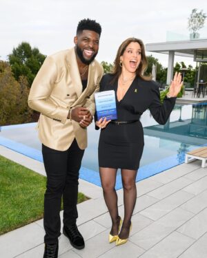 Noa Tishby Instagram - Thanks to everyone who came to my book launch in Los Angeles last week. I’ll be in NYC, Philly, and Long Island this week with @emmanuelacho talking about our new book “Uncomfortable Conversations With a Jew.”

Go to my bio to get tickets and order the book.

Dress @motherofall_official 
Hair @alonshalomsalon 
MU @ortal_labrecque_beauty