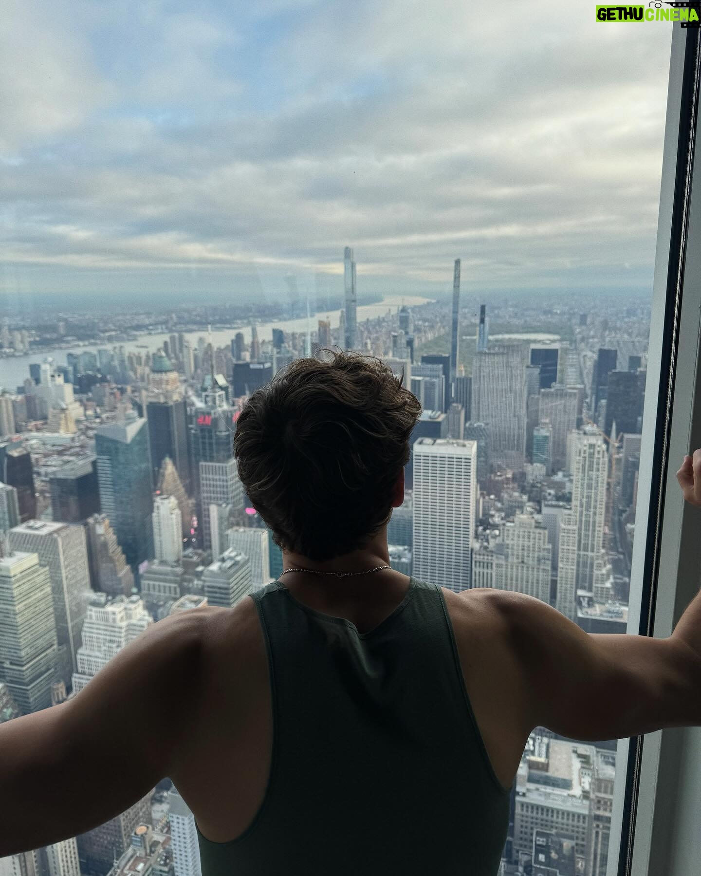 Noah Beck Instagram - don’t mind if i do @whotels @wnyunionsquare #wnyunionsquare