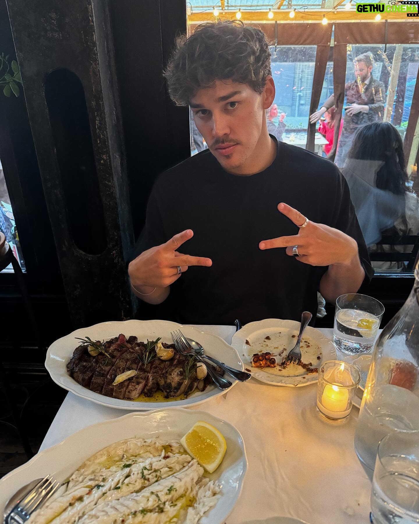 Noah Beck Instagram - don’t mind if i do @whotels @wnyunionsquare #wnyunionsquare