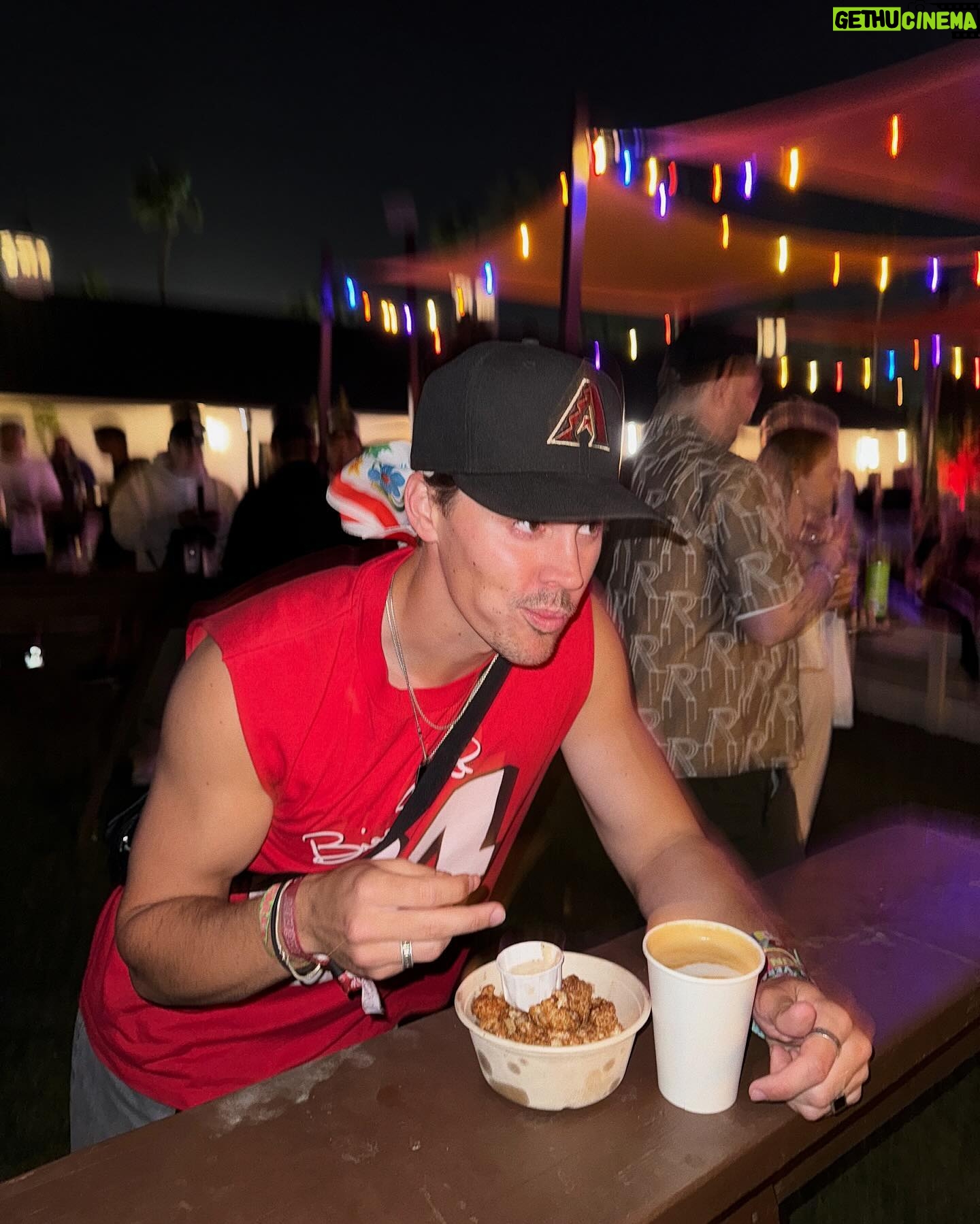 Noah Beck - 210K Likes - one day or day one𤨠#coachella