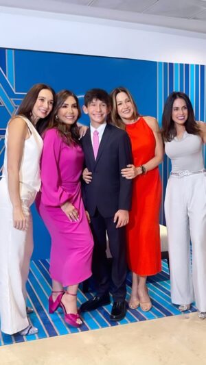Nohely Arteaga Instagram - Celebrando un momento muy Especial
BART MITZVAH @sebasakinin 
felicidades para ti y para la familia😀

@vivianagibelli @k.davidakinin @aranzaakinin 
 
Nosotros felices de estar presentes 
@villamizarsonia @mariantoduque @mariesthergarcia21
@hperezpereira