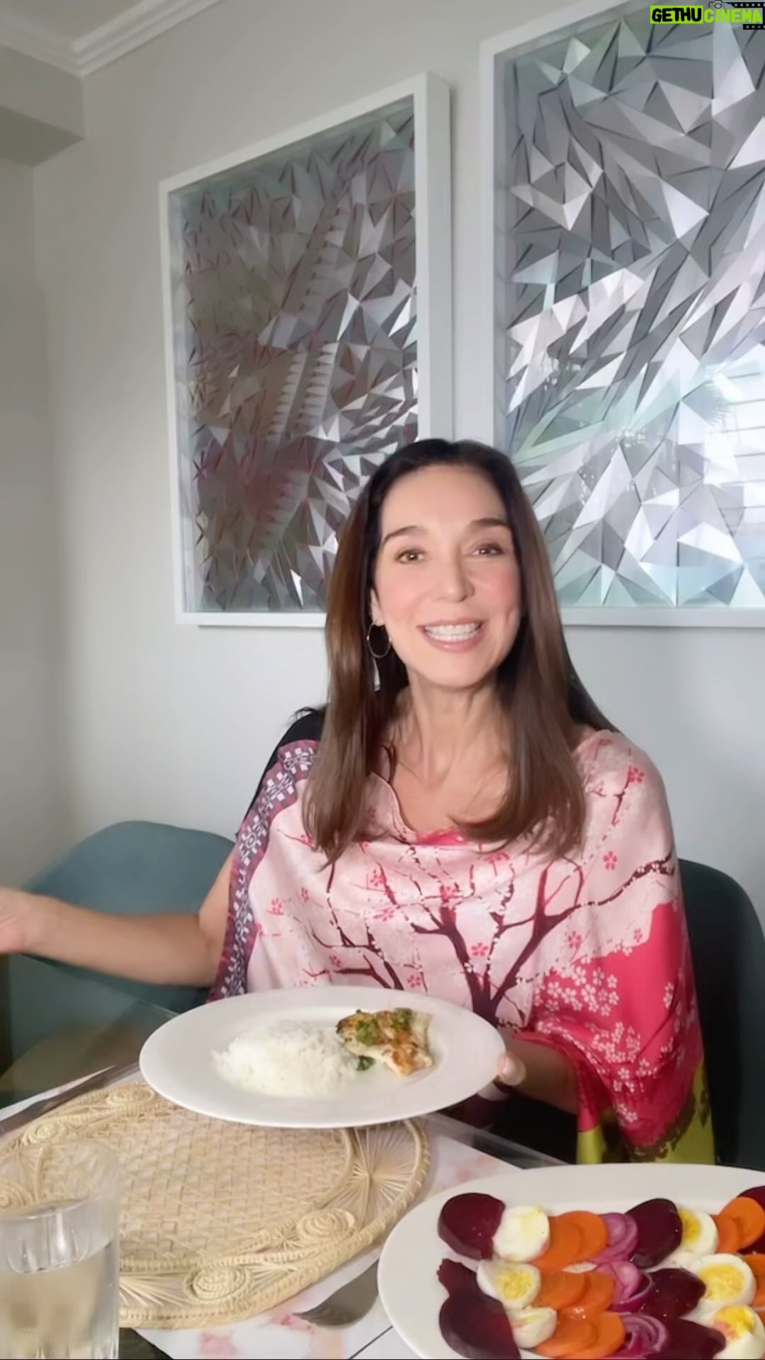 Nohely Arteaga - 7.9K Likes - Hoy día mundial de la Menopausia
@laboratoriosfarma y yo queremos dejarte este mensaje.
Llegar a la madurez implica cambios importantes
en la alimentación, ya que es más fácil
ganar peso durante esta etapa, por esto es imprescindible consumir verduras, vegetales,
alimentos bajo en grasa y en sal, además de una equilibrada ingesta de proteínas que
permitirán mejorar tu salud muscular, ósea y cardiovascular… mejorar los síntomas de este
período de tu vida depende mucho de tus hábitos…
acude a tu médico para que te de
recomendaciones propias del momento que estas viviendo…
vive a plenitud tu
madurez…
#laboratoriosfarma #climasoy #calorones # menopausia