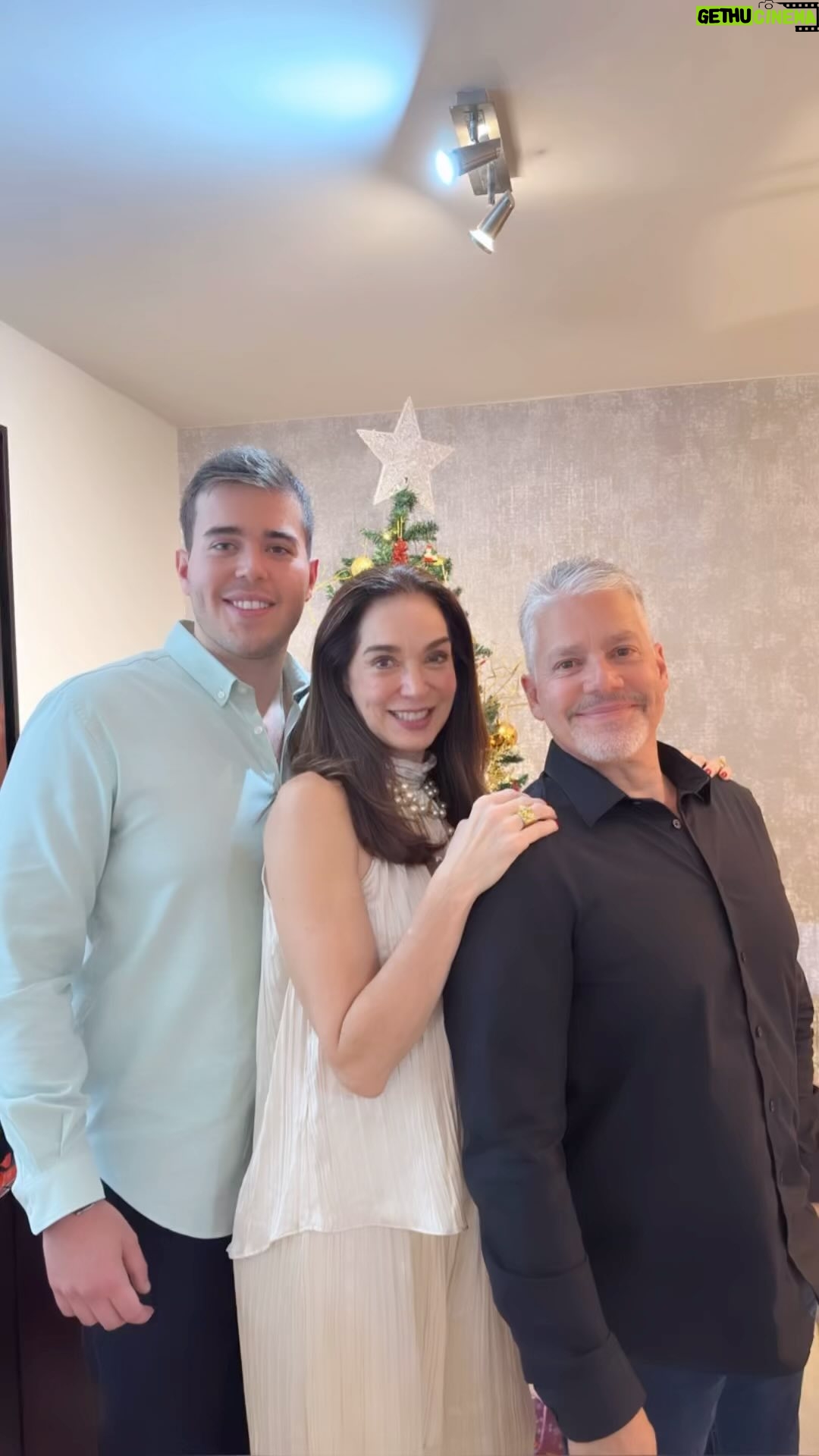 Nohely Arteaga - 7K Likes - Mis amorosos seguidores espero hayan tenido
una hermosa Navidad!
Que el niño Jesús llene a sus familias de Salud-Bienestar
Amor y muchas razones para celebra y agradecer la vida.
Un abrazo de luz y bendiciones 🎄❤️