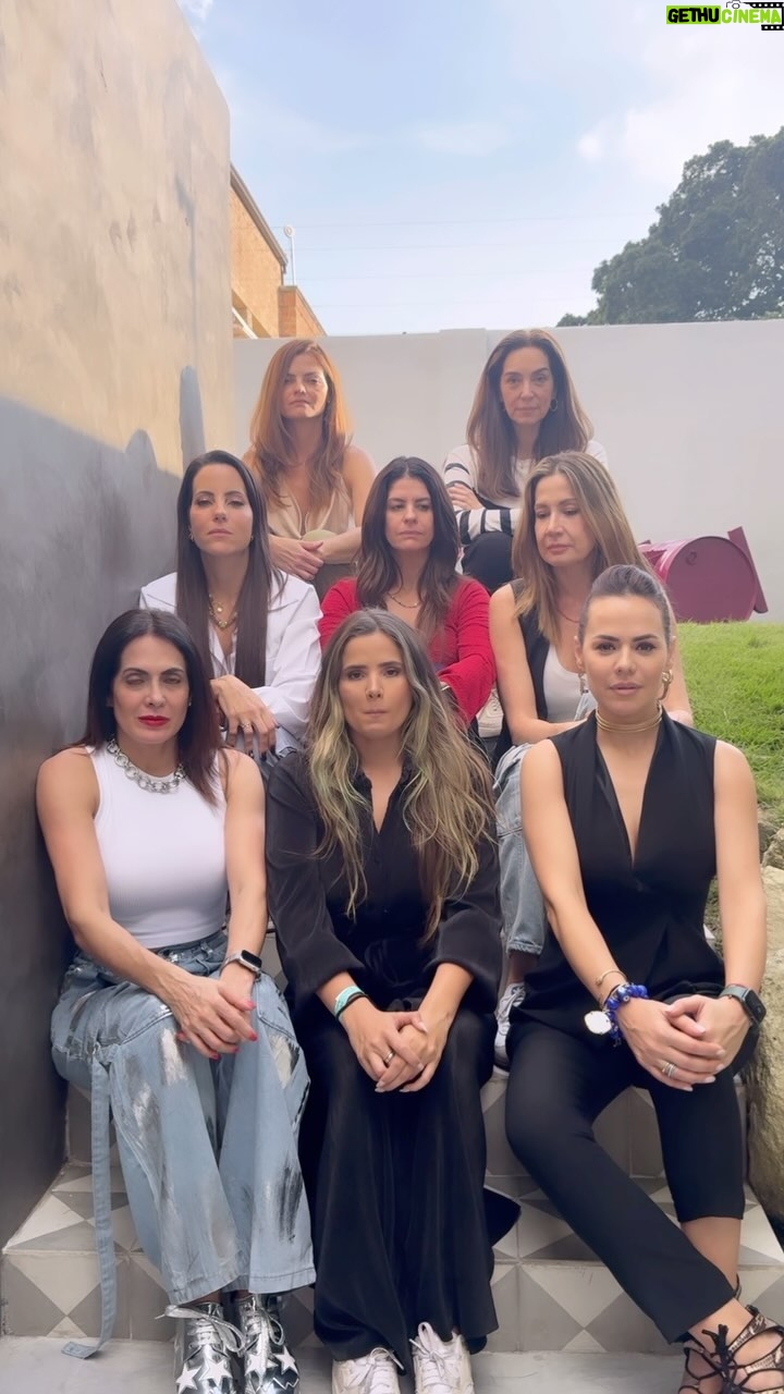 Nohely Arteaga - 11.7K Likes - Feliz navidad les deseamos las cantantes del año 🤣.
QUE BUEN PLAN ❤️🫶🏼
@lamarisolrr / @paulabevilacqua / @villamizarsonia / @claudialagatta / @romeroadriana / @mariantoduque / @nohelyarteaga @sabrinaveris✨
Gracias por compartir esta tarde con nosotros @servicios_especiales unos toldos TOP✨
@kucuruchos atención 10/10❤️ @mix.tura
@lasmarianellas todo quedó hermoso 🫶🏼
#compartir #regalorobado #navidad #amigas #funny #funnyvideos #humor #comedy #actricesvenezolanas