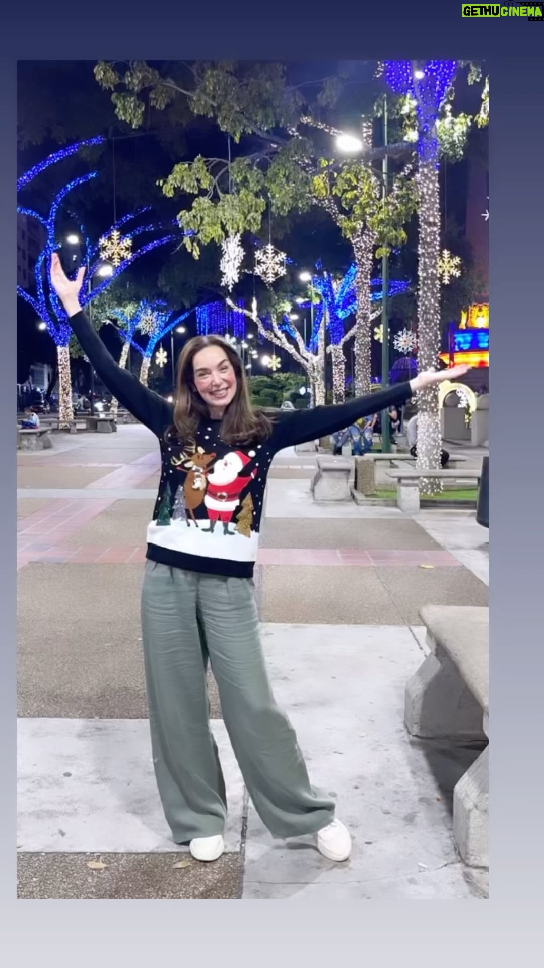 Nohely Arteaga Instagram - Gracias ya somos 800k Gracias por ser mis seguidores Celebro con ustedes estas Navidades 🎄 😍❤️😍🤩🤩