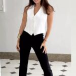 Nohely Arteaga Instagram - Feliz sábado 😃 Photoshoot in the house 🤍🖤 @angelcrop @versioninteligente