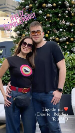 Nohely Arteaga Instagram - Feliz y Bendecido cumpleaños 🎂 hijo de mi ❤️
Mi príncipe bonito , mi Bam-Bam
Mi Jr , mi cabecita de cielo que Dios me dio!
Me siento tan feliz y privilegiada que me 
hayas elegido como tu mamá !
Eres un hombre Maravilloso, , Generoso ,
Agradecido, Determinante, Perseverante , lleno de Luz!
Te deseo una vida feliz rodeado siempre del amor de tu papá, hermano y de toda la familia’❤️
Muy pronto celebraremos 🎂😀🥰