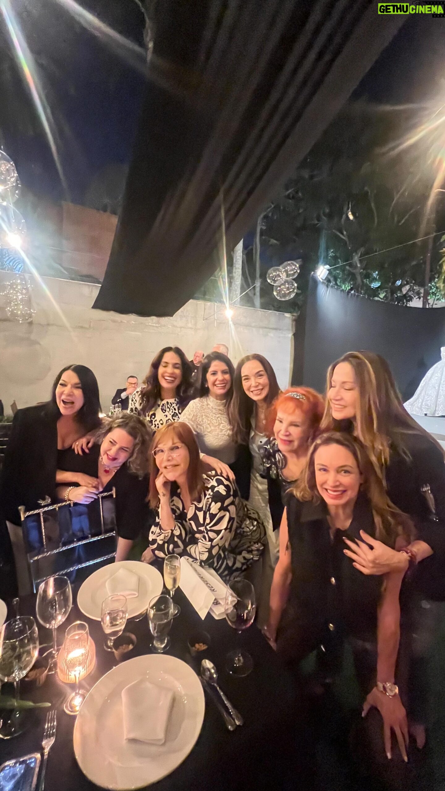 Nohely Arteaga Instagram - Anoche disfrutamos de teatro y cena 4tiempos en un espacio que le abre las puertas al teatro y a pasar un rato diferente y ameno. #teatropaladaracieloabierto Gracias por la invitación @raenrra Gracias por hacernos reír @taniasarabia Ya nos veremos por allá con nuestras propuestas unipersonales 🫶🏻 #teatro #espaciosnoconvencionales #inauguración #recreacion #quehacerencaracas #noche #actricesvenezolanas #nohelyarteaga #mariantoduque #adrianaromero