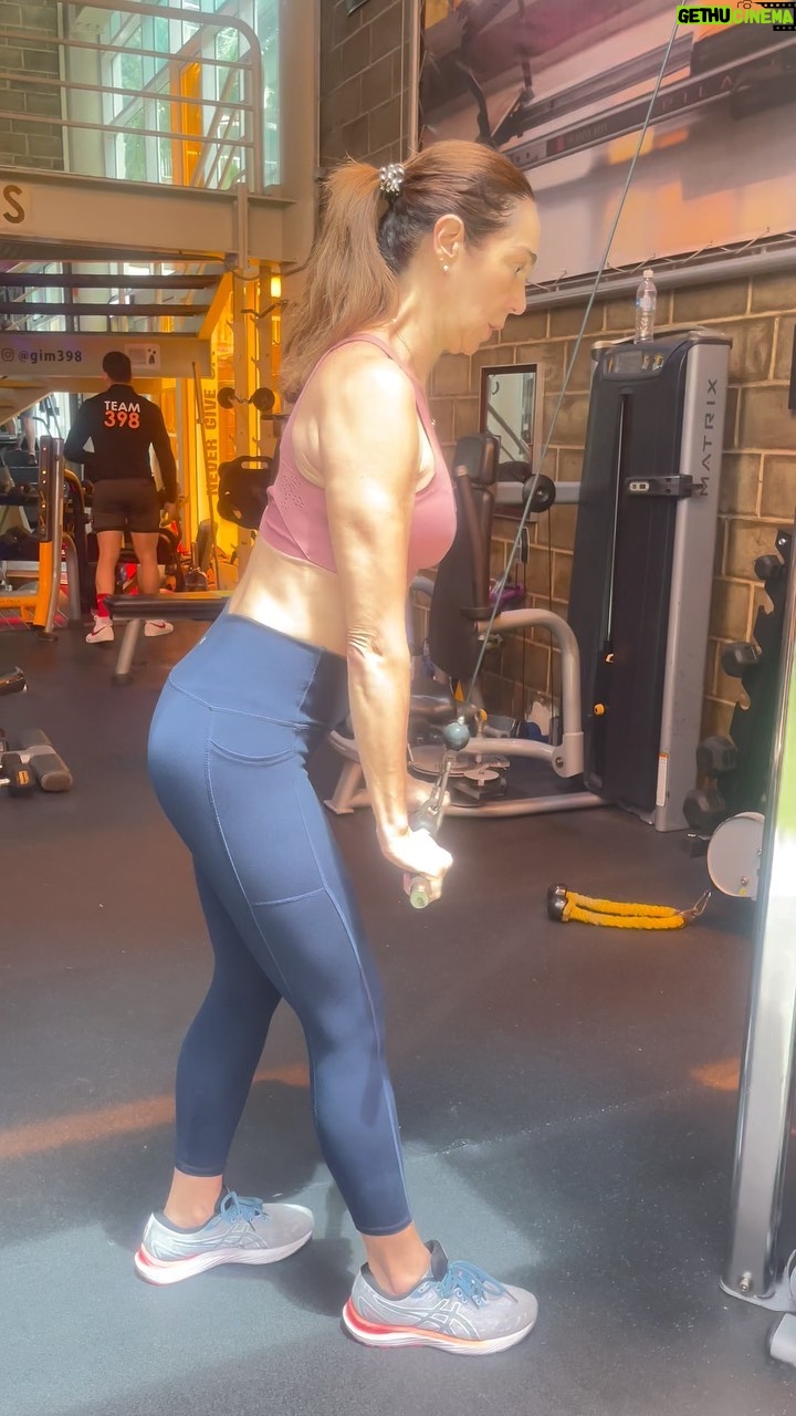 Nohely Arteaga - 5.3K Likes - Feliz Martes😀
“Cuántas veces debo intentarlo?
Hasta que lo logres”. Jim Rohn.
Quiérete! 🤗
Cuídate 😍
Y agradece a tú cuerpo 😀💪🏻
@gim398
@isaacmijares_pf