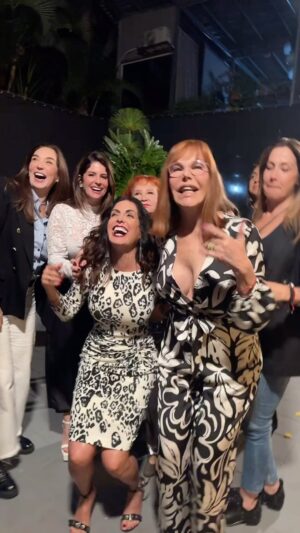 Nohely Arteaga Instagram - Noche mágica en teatro paladar cielo abierto ✨✨✨ @raenrra 

Compañía de gente bella y maravillosa ✨✨✨

Feliz Sábado ✨✨✨

La vida es un ratico de @taniasarabia ✨✨✨