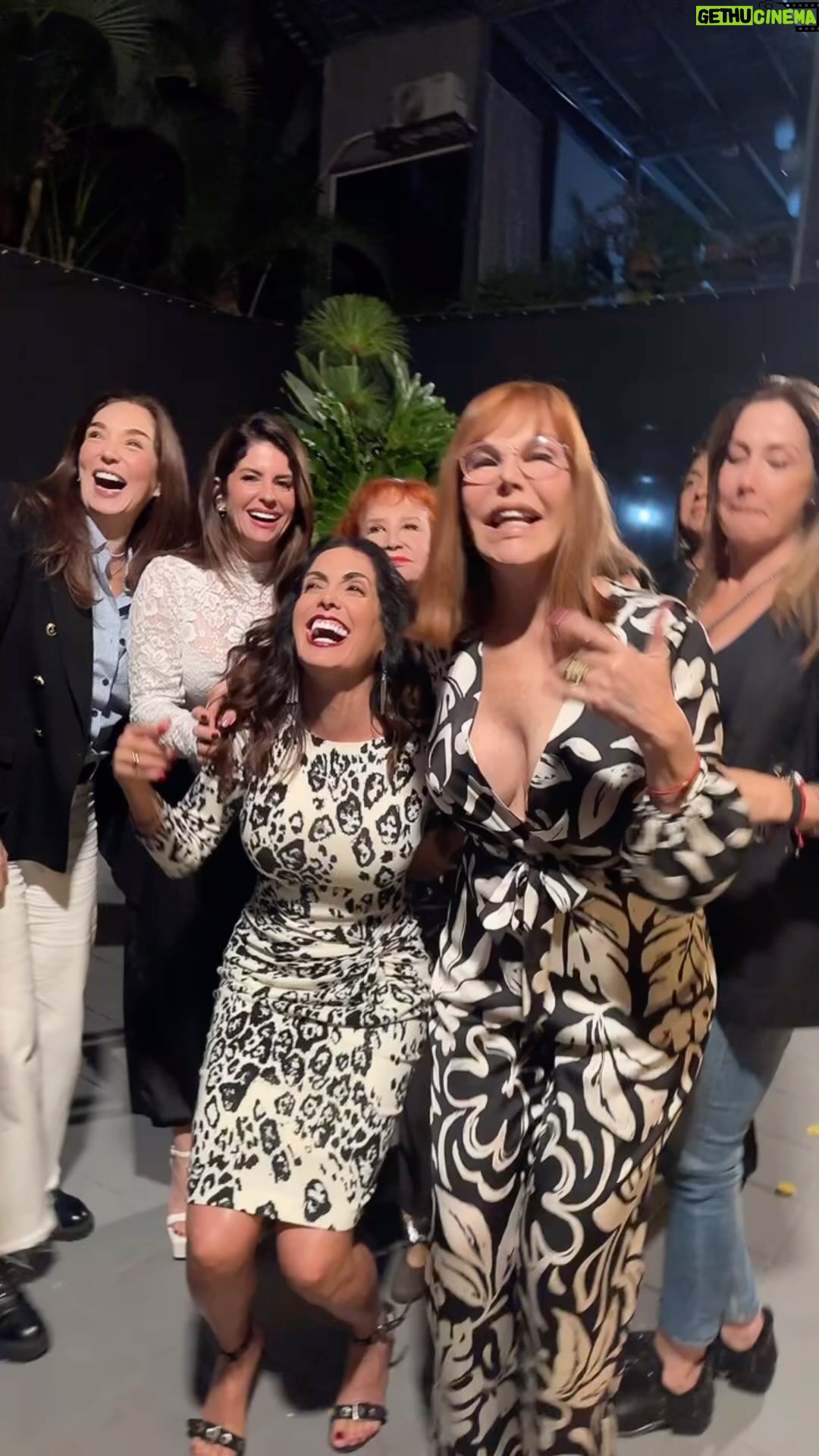 Nohely Arteaga - 10.4K Likes - Noche mágica en teatro paladar cielo abierto ✨✨✨ @raenrra
Compañía de gente bella y maravillosa ✨✨✨
Feliz Sábado ✨✨✨
La vida es un ratico de @taniasarabia ✨✨✨