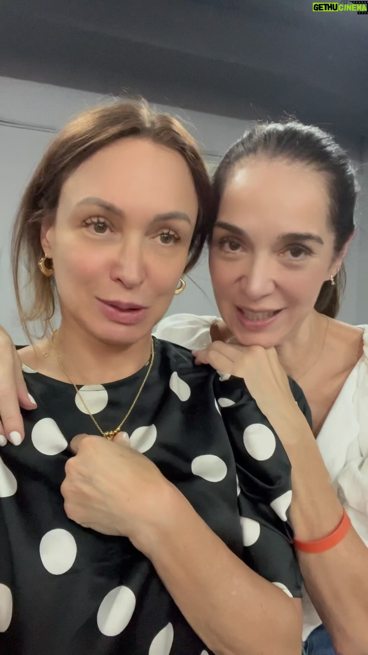 Nohely Arteaga - 9.3K Likes - Ya viste cómo le dicen @taniasarabia y @aliasmalulaoficial a “la que te conté”…
😂😂😂😂
@nohelyarteaga y @doramazzone están claras de cómo le dicen en el oriente del país, en el occidente del país y en Argentina…🤣🤣
¿Cómo le dicen en tu casa?
Los leemos
👇
Y si les da pena escribir.. vengan a averiguar cómo le dicen en otras partes de Venezuela e e incluso en otros lugares del mundo…
😂😂😂😂
MONÓLOGOS DE LA VAGINA
De #eveensler
En el @cculturalam
Dirigida por:
@manriquehector
Producida por:
@carorrin
Equipo:
@gisellarojas25
@josejimenez9985
Adquiere tus entradas por @ticketmundo_ve
#comedia #monologosdelavagina #venezuela