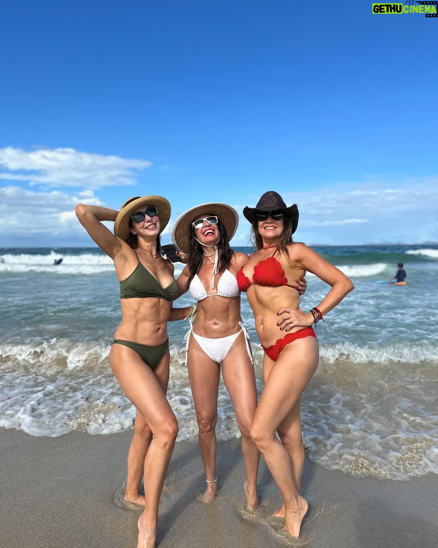 Nohely Arteaga - 20.5K Likes - Despidiendo el 2023 con amigos queridos!!
Vivan, gocen, rían, abracen, agradezcan, la vida es una , disfrútenla!!!
Lo mejor para el año nuevo!!!!
@villamizarsonia @nohelyarteaga @rrutenberg @manuelfraizgrijalba @hperezpereira