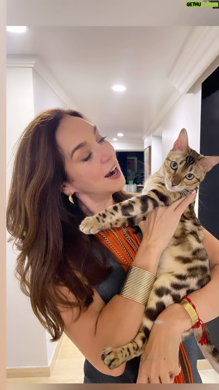 Nohely Arteaga - 9.2K Likes - Feliz Viernes😻