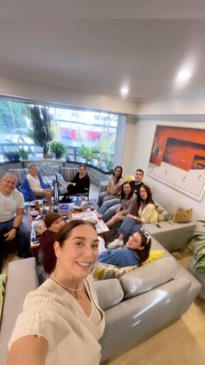 Nohely Arteaga Instagram - Feliz viaje ❤️
Hoy nos tocó despedir a nuestro hijo Jr, 
ya le tocaba estar físicamente en su trabajo!

El amor que uno siente por los hijos es incondicional  y parte de ese amor es permitirles volar!

Te Amamos hijo de mi ❤️
Dios te bendiga siempre🥰