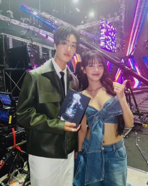 Norawit Titicharoenrak Instagram - It has been a pleasure singing with you🙏🏻😁 Till next time😉

หึๆ เป็นไงละทายถูกด้วย เก่งมะ5555555555 ภูมิใจๆ