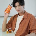 Norawit Titicharoenrak Instagram - เบตาดีน ยาใส่แผลที่มีตัวยาโพวิโดนไอโอดีน ใช้ทำความสะอาด* และรักษาบาดแผล ตัวยาโพวิโดน-ไอโอดีน ช่วยฆ่าเชื้อไวรัส ต้านแบคทีเรีย และเชื้อรา ใช้ได้ทั้งกับแผลทั่วไป แผลสด แผลถลอก หาซื้อได้ที่ร้านขายยาแผนปัจจุบันทั่วประเทศ . ยาใช้ภายนอก โปรดอ่านรายละเอียดเพิ่มเติมในเอกสารกำกับยา หากอาการยังคงอยู่ ควรปรึกษาแพทย์ หากท่านพบ อาการไม่พึงประสงค์หรือปัญหาจากการใช้ยาด้านอื่นๆ กรุณาติดต่อที่ Email: AE-Thailand@mundipharma.co.th BETADINE เลขทะเบียนตำรับยาที่ 1A 675/31 *สำหรับเบตาดีนขนาด 500 มล. ฆท.311/2567 TH-BETWC-2400027