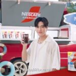 Norawit Titicharoenrak Instagram – อเมริกาโน่ไม่ต้องการใส่นม แต่คนคูลอย่างผมต้องการคนใส่ใจ ❤️
ร้อนนี้ คนคูลๆก็ต้องจัดเนสกาแฟชงเย็นเท่านั้น 
แค่ฉีกซอง ชง ใส่น้ำแข็ง ก็พร้อมกินทันที! ไหนใครชงเนสกาแฟเย็นแล้วบ้าง ยกมือ! 🤟🏻

#เนสกาแฟอเมริกาโน่
#ร้อนนี้ชงเย็นกับเนสกาแฟ
#SexySummer
#เซ็กซี่ซัมเมอร์