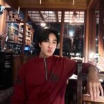 Norawit Titicharoenrak Instagram - 新年快乐！红包拿来🧧 พร้อมขายของไปในตัว5555
