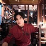 Norawit Titicharoenrak Instagram - 新年快乐！红包拿来🧧 พร้อมขายของไปในตัว5555