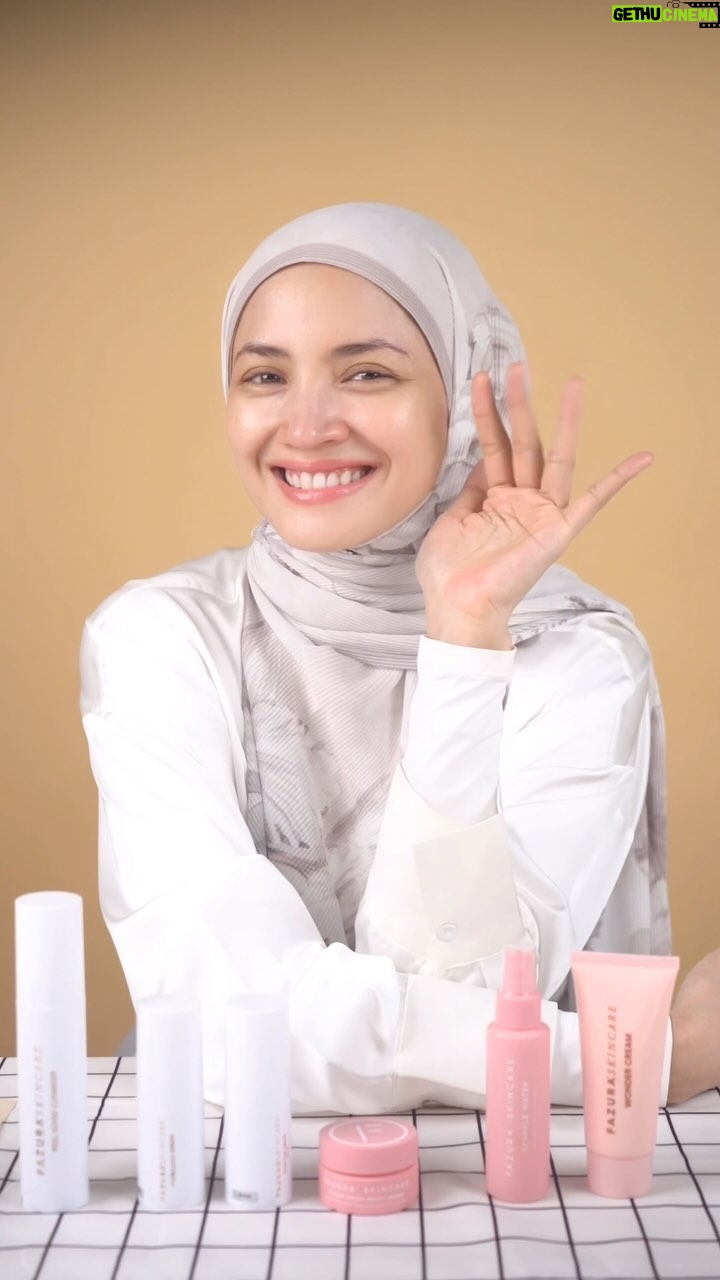 Nur Fazura Instagram - Seperti yang di janjikan, Faz nak share “Morning Skincare Routine” yang Faz amalkan setiap pagi💖. Untuk pengetahuan darlings, Fazura Skincare sesuai untuk semua jenis kulit tau! Jadi darlings tak perlu risau lagi untuk gunakan @fazuraskincare.✨💖 Darlings boleh dapatkan FAZURA Skincare di seluruh Butik FAZURA, di website fazura.com dan juga di Apps FAZURA. #FazuraSkincare #MilikSemua #Skincaremorningroutine #Loveyourskin #Lotsoflove
