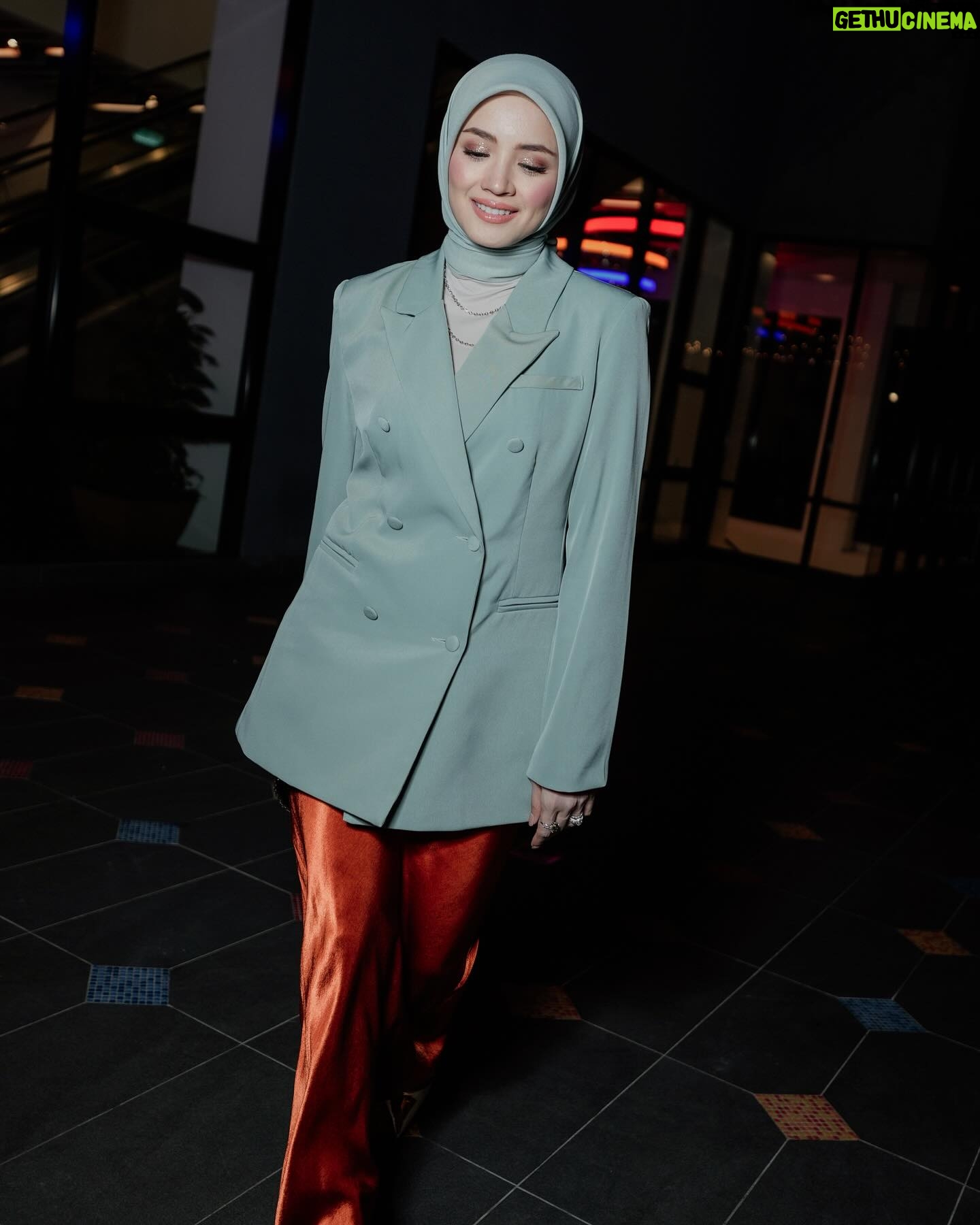 Nur Fazura Instagram - Briefly attended the #BOHCameronianArtsAwards in support of @bohteamalaysia and artists who were nominated, congratulations everyone! π Ended the night at beautiful @amyera.z βs Raya gathering with my sisters @puteri_azureen @husnahanafi . Thank you all for having me. π πΈ: @hasifikri
