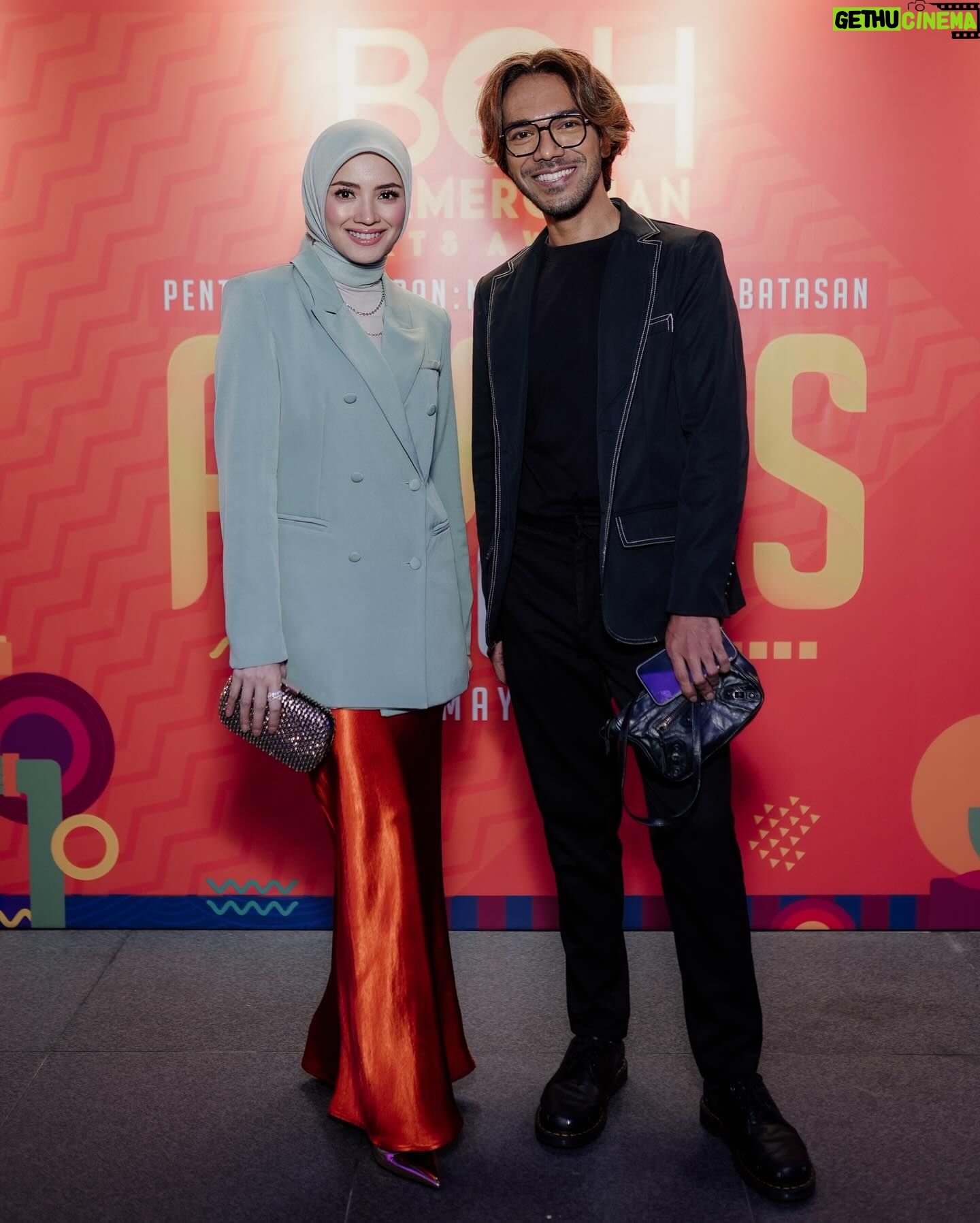 Nur Fazura Instagram - Briefly attended the #BOHCameronianArtsAwards in support of @bohteamalaysia and artists who were nominated, congratulations everyone! π Ended the night at beautiful @amyera.z βs Raya gathering with my sisters @puteri_azureen @husnahanafi . Thank you all for having me. π πΈ: @hasifikri