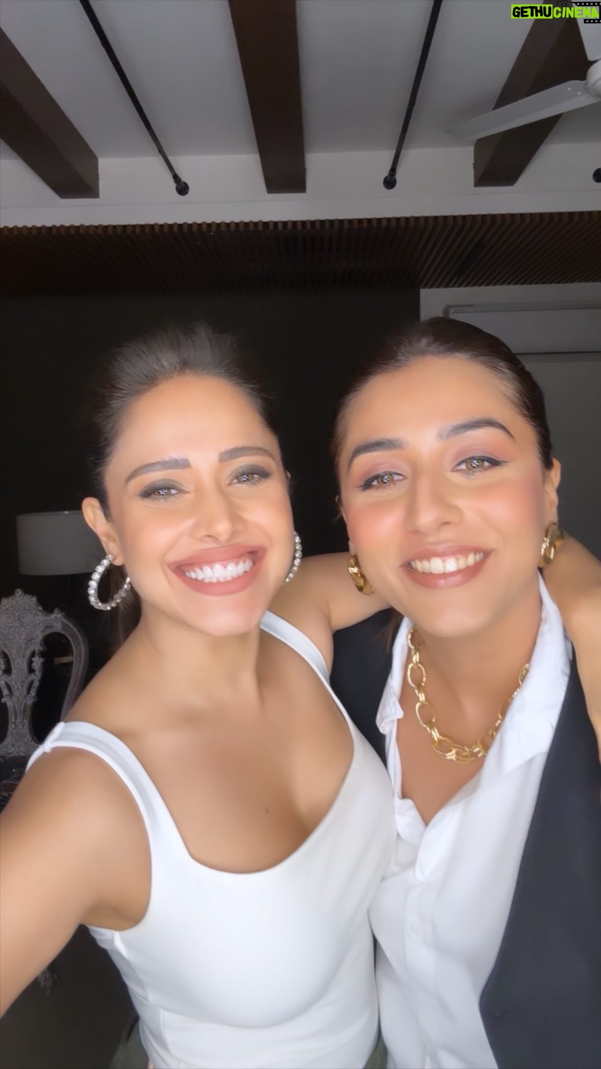 Nushrratt Bharuccha Instagram - Watch till the end ‼️ Always a party while getting @nushrrattbharuccha glammed up💄👀 #makeuptransition #makeuplook #makeupartistmumbai #celebrityartistmumbai #trendingtransition Makeup transition, makeup look reveal, makeup artist Mumbai, celebrity makeup artist