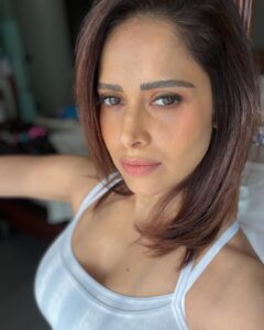 Nushrratt Bharuccha Instagram - Photo mein bhi Main, Photographer bhi Main 🤝🧏🏻‍♀️ The setting Sun being my only source of light and Curtain being my only filter!
