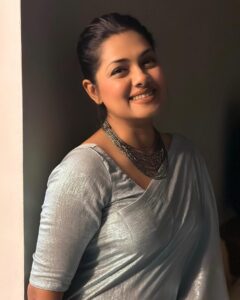 Nusrat Imroz Tisha Instagram - আপনাদের ভালোবাসায় আমি খুব সুন্দর একটা বছর কাটালাম। আলহামদুলিল্লাহ। বছরটা শেষ করতে চাই আপনাদের সাথে লাইভের মধ্য দিয়ে! আজকে রাত আটটায়, আমার পেজ থেকে আসবো লাইভে। দেখা হচ্ছে। হ্যাপি নিউ ইয়ার ইন অ্যাডভান্স। #tisha #nusratimrosetisha #imrose #happynewyear #sunday