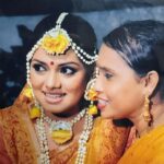 Nusrat Imroz Tisha Instagram - তোমার হাত ধরে ফারুকী ফ্যামিলিতে বউ হয়ে এসেছিলাম। আজ আমার হাতটা ছেড়ে তুমি চলে গেলে। ভালো থেকো, বড় আপা। ইন্নালিল্লাহি ওয়াইন্না ইলায়হি রাজিউন। #tisha #nusratimrosetisha #imrose #rip