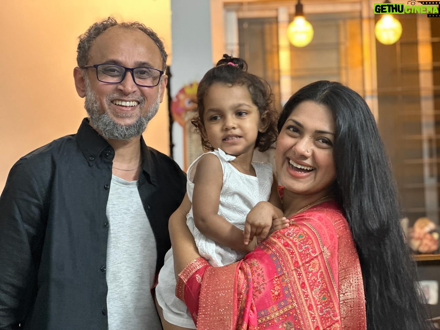 Nusrat Imroz Tisha Instagram - Eid Mubarak everyone! #tisha #nusratimrosetisha #imrose #eidmubarak #2024 #withfamily #ilhamnusratfarooki @farooki_mostofa