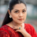 Nusrat Imroz Tisha Instagram - Happy friday everyone ❤️❤️ PC: @zutons_snapshoot Outfit: @gulzaar_clothing #tisha #nusratimrosetisha #imrose #happyfridayeveryone #ramadanmubarak2020
