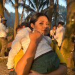 Nusrat Imroz Tisha Instagram - আজকে ভোর ৬টায় শুটিংয়ের ফাঁকে কে আমার ছবি তুলে দিচ্ছে? “সামথিং লাইক অ্যান অটোবায়াগ্রাফি”র জন্য আমি একটা কিছু করেছি যেটা সচরাচর করি না। শীঘ্রই দেখতে পারবেন। অটোবায়োগ্রাফি আসছে নভেম্বর ৩০ তারিখ, তার আগে আসছে হলুদ শাড়ী 😍 #tisha #nusratimrosetisha #imrose #mostofasarwarfarooki #ilhamnusratfarooki #chorki #november30
