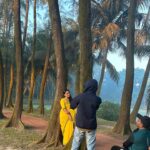 Nusrat Imroz Tisha Instagram - আজকে ভোর ৬টায় শুটিংয়ের ফাঁকে কে আমার ছবি তুলে দিচ্ছে? “সামথিং লাইক অ্যান অটোবায়াগ্রাফি”র জন্য আমি একটা কিছু করেছি যেটা সচরাচর করি না। শীঘ্রই দেখতে পারবেন। অটোবায়োগ্রাফি আসছে নভেম্বর ৩০ তারিখ, তার আগে আসছে হলুদ শাড়ী 😍 #tisha #nusratimrosetisha #imrose #mostofasarwarfarooki #ilhamnusratfarooki #chorki #november30