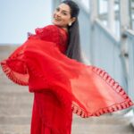 Nusrat Imroz Tisha Instagram - Happy friday everyone ❤️❤️ PC: @zutons_snapshoot Outfit: @gulzaar_clothing #tisha #nusratimrosetisha #imrose #happyfridayeveryone #ramadanmubarak2020