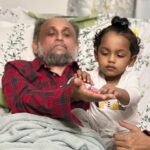 Nusrat Imroz Tisha Instagram - ২৯ তারিখে মোস্তফা সরয়ার ফারুকীর একটা সিটিস্ক্যান হয়েছে। আলহামদুলিল্লাহ সিটিস্ক্যানের রিপোর্ট ভালো এসেছে ,রিকভারি হচ্ছে। বাসায় নিয়ে আসার পরপরই ইলহামের সাথে খেলায় মজে গেছে মোস্তফা। অনেক দুর্বলতার মাঝেও সন্তানের প্রত্যেকটা খেলায় সায় দেওয়ার চেষ্টা করছে সে। বাবা মেয়ের এই ভালোবাসার ছবি না তুলে আর থাকতে পারলাম না ।আলহামদুলিল্লাহ। সবাই দোয়া করবেন। #tisha #nusrtaimrosetisha #imrose #mostofasarwarfarooki #ilhamnusratfarooki #familytime #prayforus