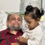 Nusrat Imroz Tisha Instagram - ২৯ তারিখে মোস্তফা সরয়ার ফারুকীর একটা সিটিস্ক্যান হয়েছে। আলহামদুলিল্লাহ সিটিস্ক্যানের রিপোর্ট ভালো এসেছে ,রিকভারি হচ্ছে। বাসায় নিয়ে আসার পরপরই ইলহামের সাথে খেলায় মজে গেছে মোস্তফা। অনেক দুর্বলতার মাঝেও সন্তানের প্রত্যেকটা খেলায় সায় দেওয়ার চেষ্টা করছে সে। বাবা মেয়ের এই ভালোবাসার ছবি না তুলে আর থাকতে পারলাম না ।আলহামদুলিল্লাহ। সবাই দোয়া করবেন। #tisha #nusrtaimrosetisha #imrose #mostofasarwarfarooki #ilhamnusratfarooki #familytime #prayforus