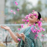 Nusrat Imroz Tisha Instagram - মম চিত্তে নিতি নৃত্যে কে যে নাচে তাতা থৈথৈ, তাতা থৈথৈ, তাতা থৈথৈ! PC: @zutons_snapshoot #tisha #nusratimrosetisha #imrose #song #enjoylife #sundayvibes #ramadanmubarak