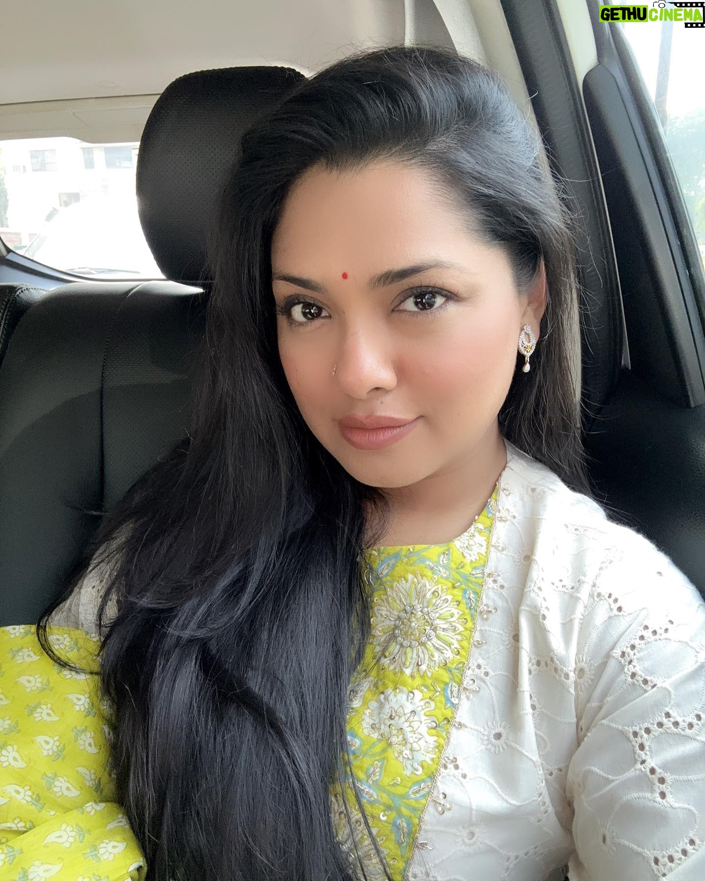 Nusrat Imroz Tisha Instagram - যারা ফিল্ম দেখেছেন তাদের ধন্যবাদ। আর যারা এখনও দেখেন নাই তাড়াতাড়ি প্রিয়জনদের নিয়ে চরকির স্পেশাল প্রোমো কোড ব্যবহার করে ২০% ডিসকাউন্টে চরকি অ্যাকাউন্ট নিয়ে পৃথিবীর যেকোনো প্রান্ত থেকে দেখুন Chorki Original Film 'Something Like An Autobiography'। #tisha #nusratimrosetisha #imrose @chorkiofficial @farooki_mostofa #somethinglikeanautobiography #fridaynight #moviemakersclub