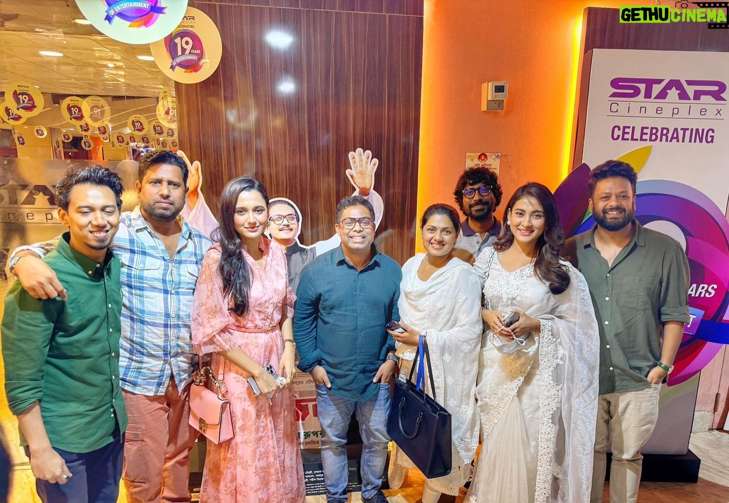 Nusrat Imroz Tisha Instagram - Watched the film MUJIB-Making of A Nation with friends. Thanks everyone. #tisha #nusratimrosetisha #imrose #mujibfilm #withfriends @mehazabien @mmkamalraz @rony_redoan @sabla.babla @priyo_adnan_bhai @shankha_das_gupta @rakafromdhaka