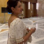 Nusrat Imroz Tisha Instagram - কে বলতে পারবে আমার ব্যাগে কী আছে? #tisha #nusratimrosetisha #imrose @mmkamalraz @farooki_mostofa #ilhamnusratfarooki #whatisinmybag