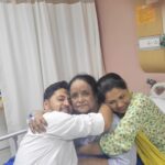Nusrat Imroz Tisha Instagram - আমার মায়ের জন্য সবাই দোয়া করবেন। পৃথিবীর সব মায়েরা সুস্থ থাকুক। আমীন! #tisha #nusratimrosetisha #imrose #kneerelacement #prayforus