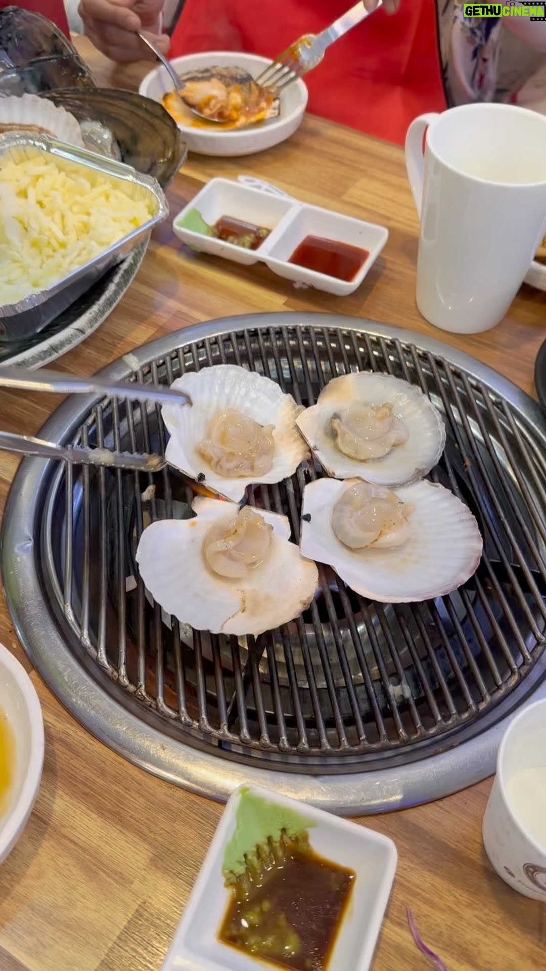 Nusrat Imroz Tisha Instagram - Do you want to try? #tisha #nusrtimrosetisha #imrose #koreanfood #seafood