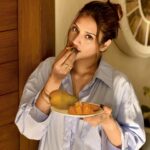 Nusrat Jahan Instagram – Love at first bite..#mangoedition …How do u like  mangoes 🥭??? 

#sunday #mango #summer #mangoseason