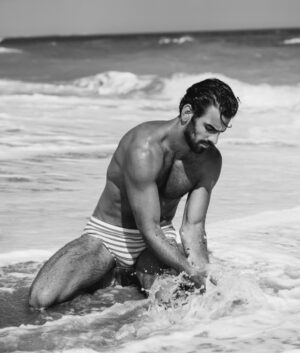 Nyle DiMarco Instagram - beachin’ is what i do best 🙊
📸: @taylormillerphoto
