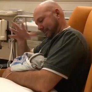 Nyle DiMarco Instagram - Deaf father communicating with his newborn daughter in sign language IS WHAT LOVE LOOKS LIKE 😭😭 look at the daughter’s little eyes watching him 🥺

This is language acquisition and babies can start learning the first day of birth!

And who wants to give me deaf babies please