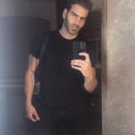 Nyle DiMarco Instagram - Quick selfie in my trailer before filming for @station19 as a Deaf Fireman! MY EPISODE IS TONIGHT!!!! TUNE IN ABC 9pm EST. DID YOU KNOW there are about 50 certified deaf firefighters in the United States?? That thought must seem impossible right...? Well watch tonight to find out! - #abc #abctv #station19 #shondaland #fireman