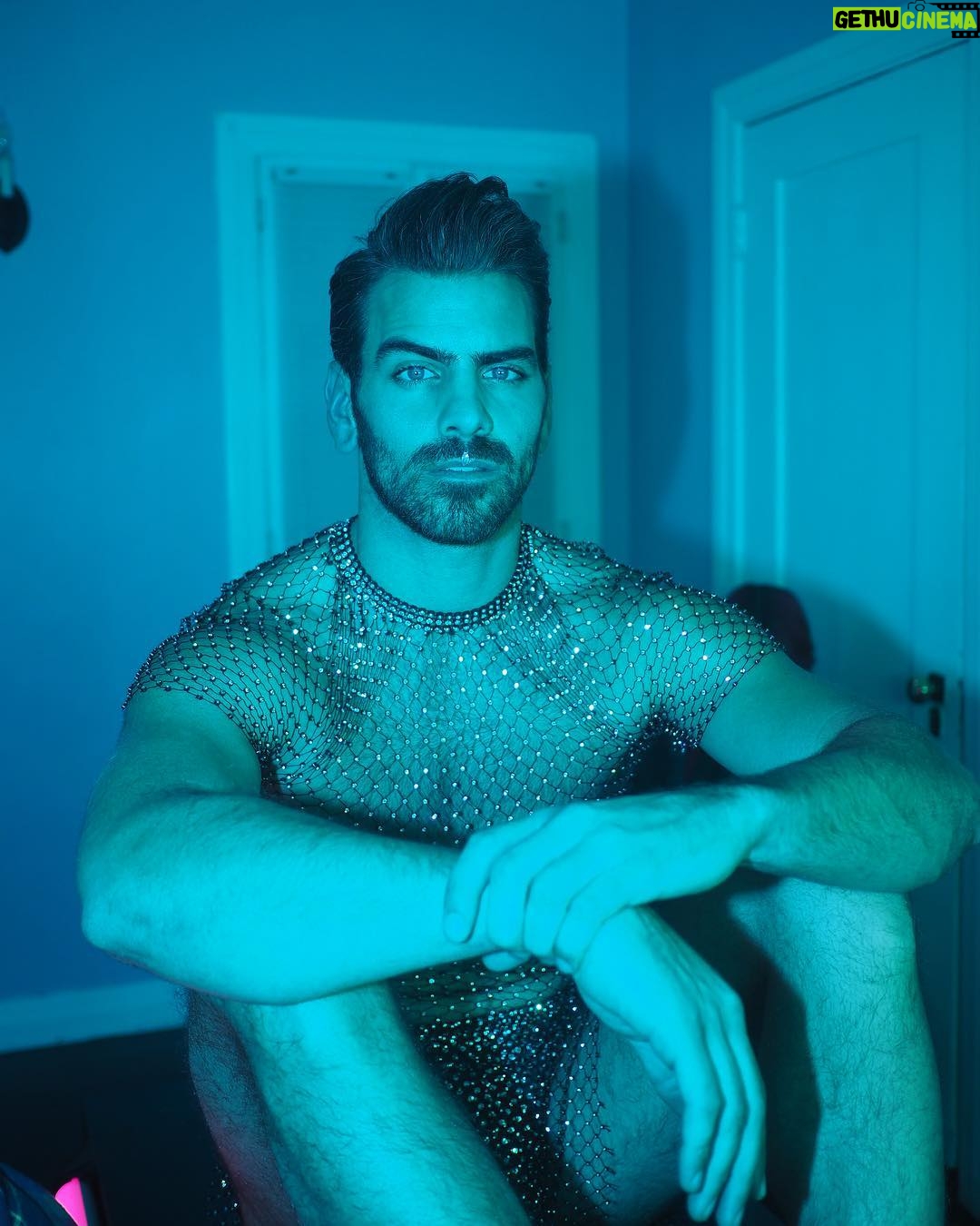 Nyle DiMarco - 171.8K Likes - Ariana dropped 7rings with captions, we dropped in SIGN LANGUAGE!!!!!! Video link in BIO!!! Y’all ain’t even readyyyyyyy!!!! (Come back and let me know your thoughts!!)
—
🎬 directed by @jakewil
⭐️ starring @nyledimarco
✨ with @constantinerousouli @dimsssum @donaldromain @jawhar_paulo @sachinbhatt @zach_graves
🎥 cinematography by @matt_tompkins
✂️ edited by @callaird
🧢 wardrobe stylist @vchillbruh
💁🏻♂️ hair @kylekrieger
💄 makeup @manthony783
✊ ASL translation by @nyledimarco
🕹 steadicam @g2arch
💡 gaffer @aokennison
🖌 titles by @felipemollica_
🖤 director asst @imajknight
📋 co-produced by @nyledimarco @unicornian 📋 produced by @columbia_tatone
.
💋 original video directed by @hannahluxdavis
🧵 puffer jacket by @bjames.la
💎 solo look by @michaelbrambila
Pics by @eclectic.nomad